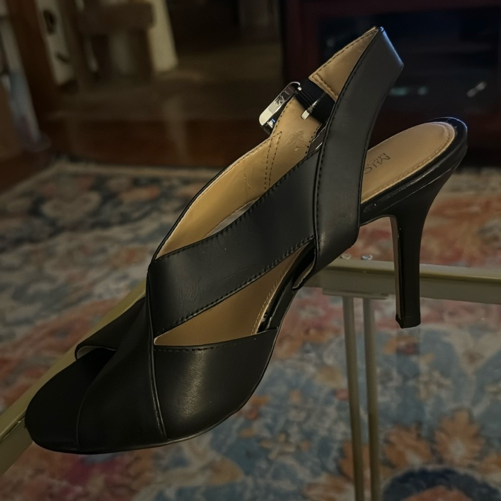 Elegant Michael Kors Black Leather Heeled Sandals - Size 6